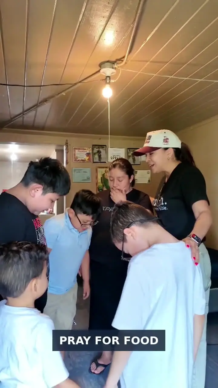 Karen praying with children and family members during the Prayer for Food outreach